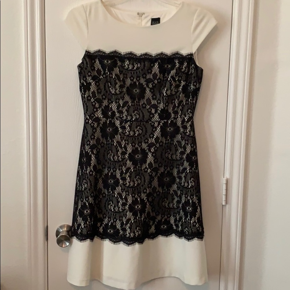 Saks Fifth Avenue White Dress Black Lace Size 4